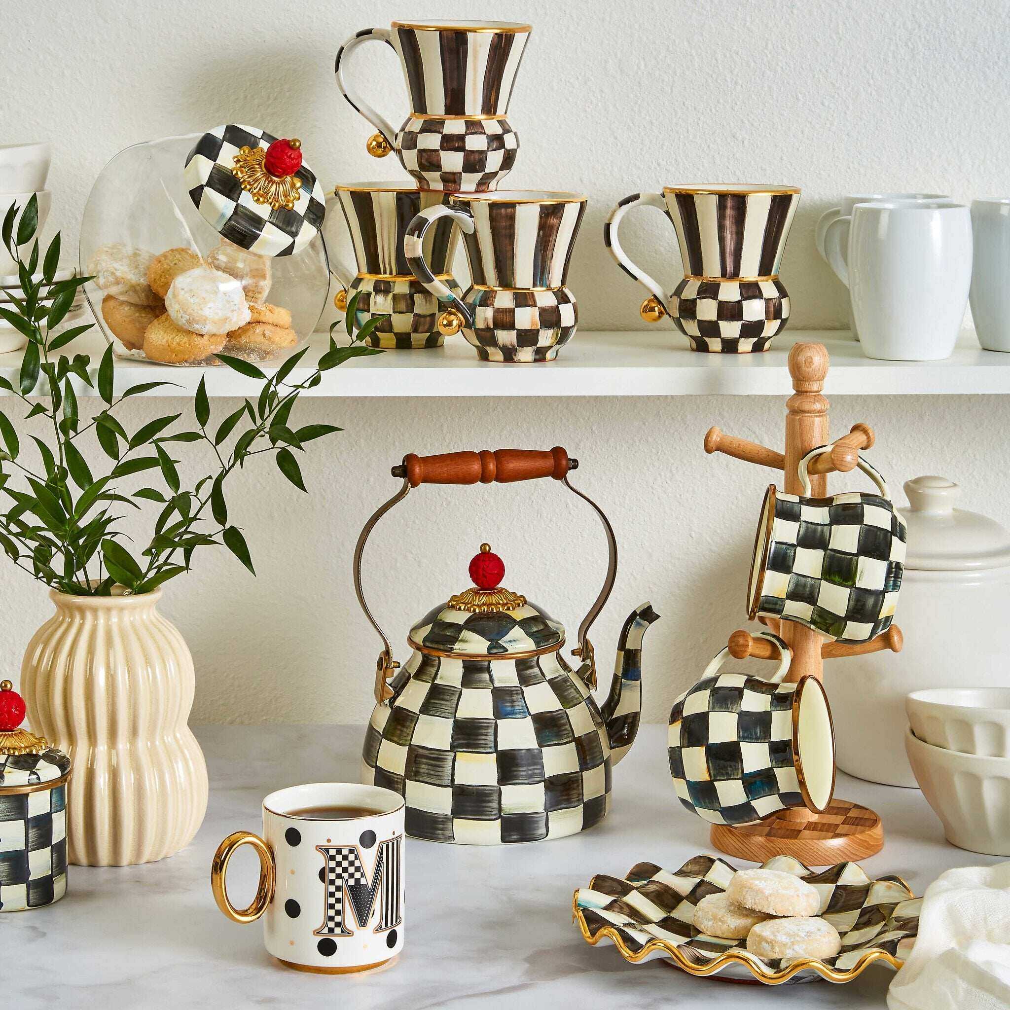 Iconic Black & White Courtly Check Enamel Tea Kettle 1,89L by MacKenzie-Childs